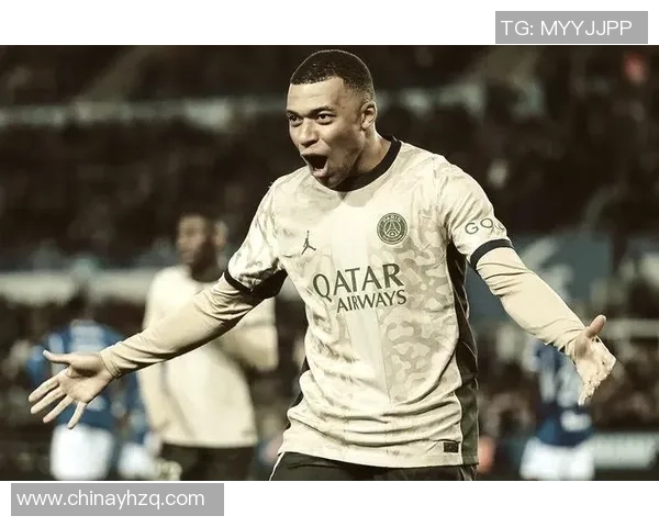 姆巴佩在绿茵场上展现超凡实力高清足球瞬间定格